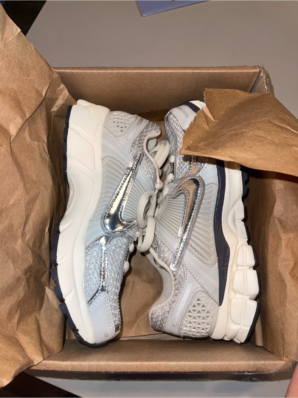 Nike Women’s Silver White vomero 5 Shoes